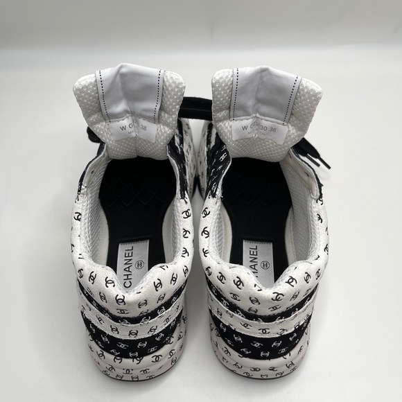 ❌❌SOLD Chanel 22A White Black CC Logos CC Logo Trainers Runners Sneakers - Picture 6 of 14